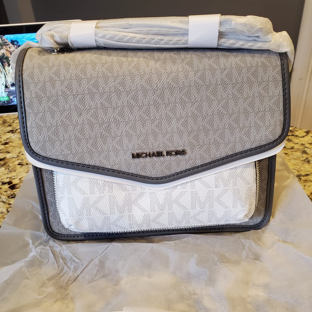 Another beauty just arrived... Michael Kors Regina ❤️❤️