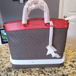New arrival...MK Large Sig Tote in Flame 🔥🔥