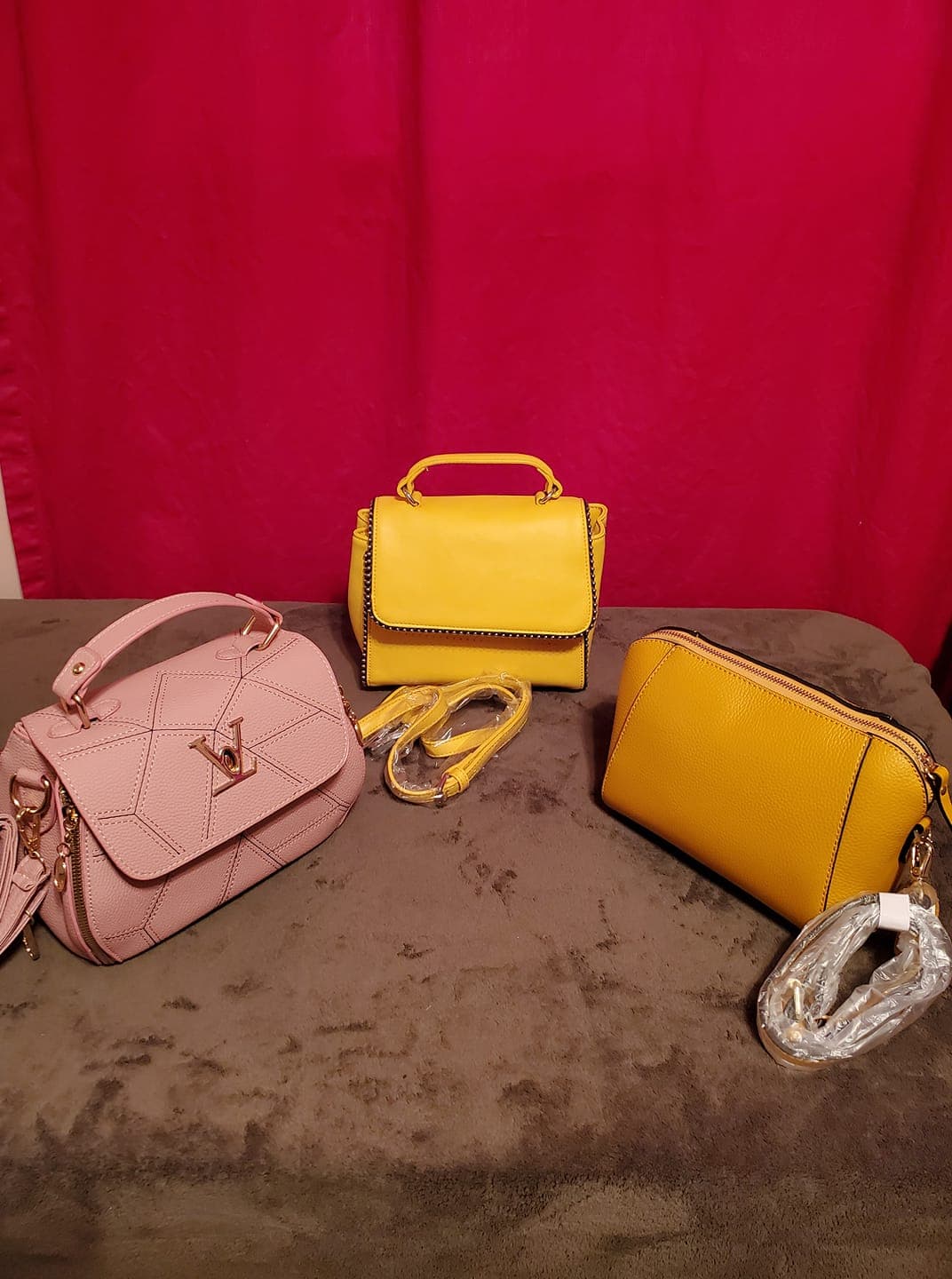 Nice spring colors! You can carry them different ways.