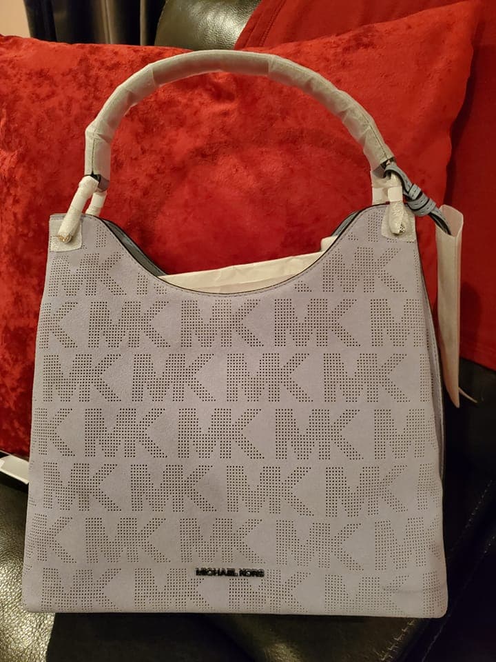 This beauty here!! Michael Kors Joan ❤️❤️
